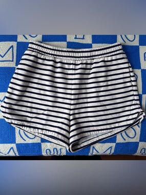 GAP Striped Dolphin-hem Fleece Short Large
